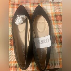 NWT Sho Beautiful sparkly Black Women's Flats in size 8. Brand new
